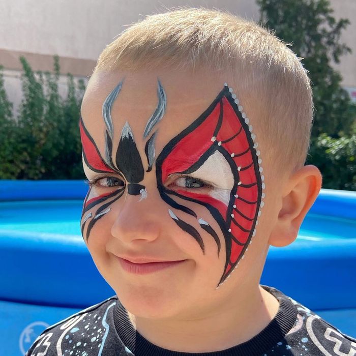 Майстер аквагриму, татуювань хною