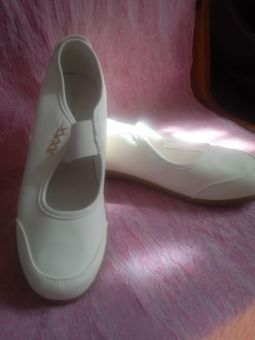 Туфлі-мокасини 42 розмір білі натуральна шкіра