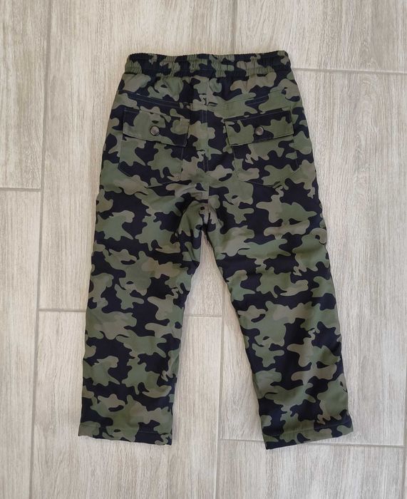 Spodnie ocieplane moro dla chłopca, r. 104, marka Sinsay