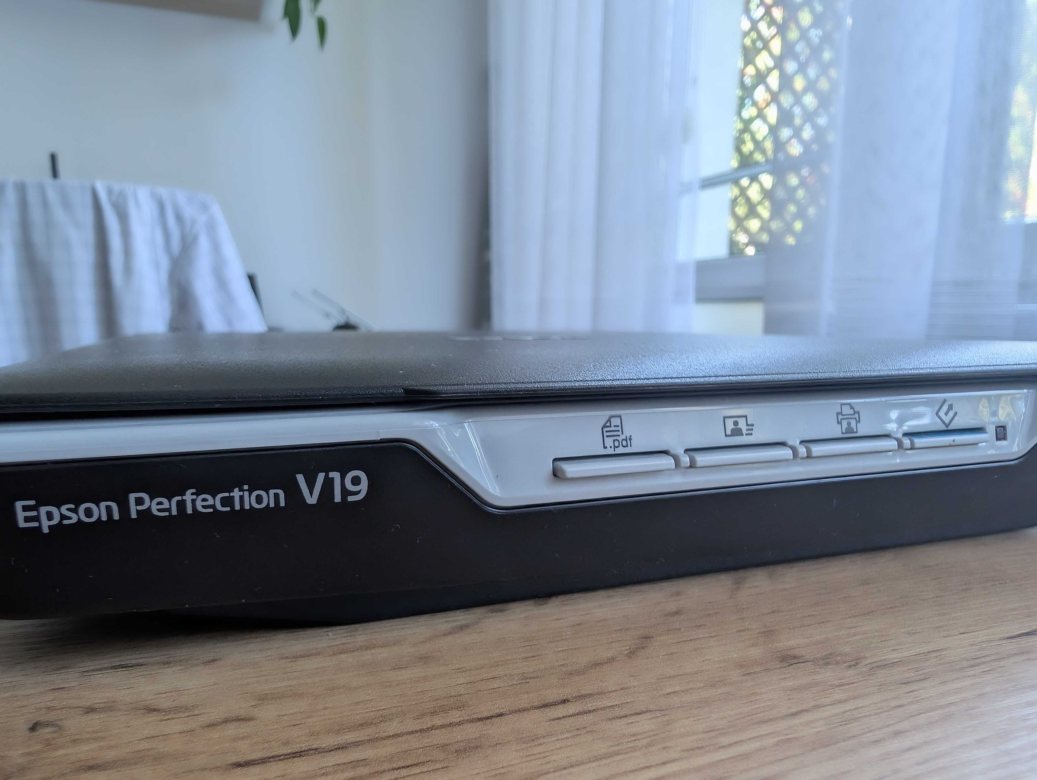 Skaner Epson Perfection V19 - stan idealny