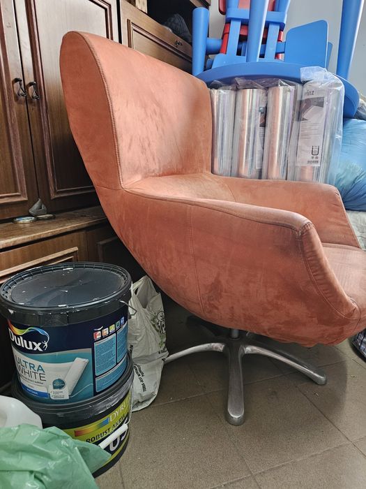 Designerski fotel obrotowy w kolorze cooper jak Ariel Blush vintage
