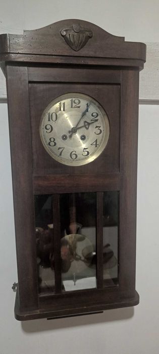 Stary zegar z okresu międzywojennego