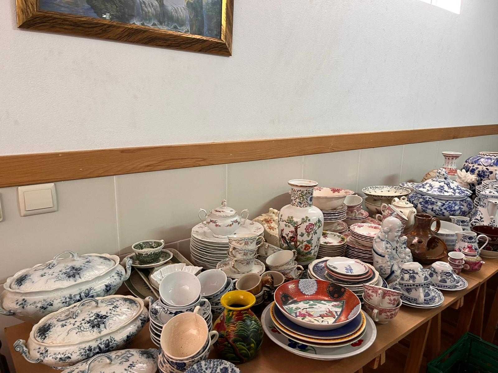 Coleção de Loiça Decorativa – Serviços Completos e Peças individuais