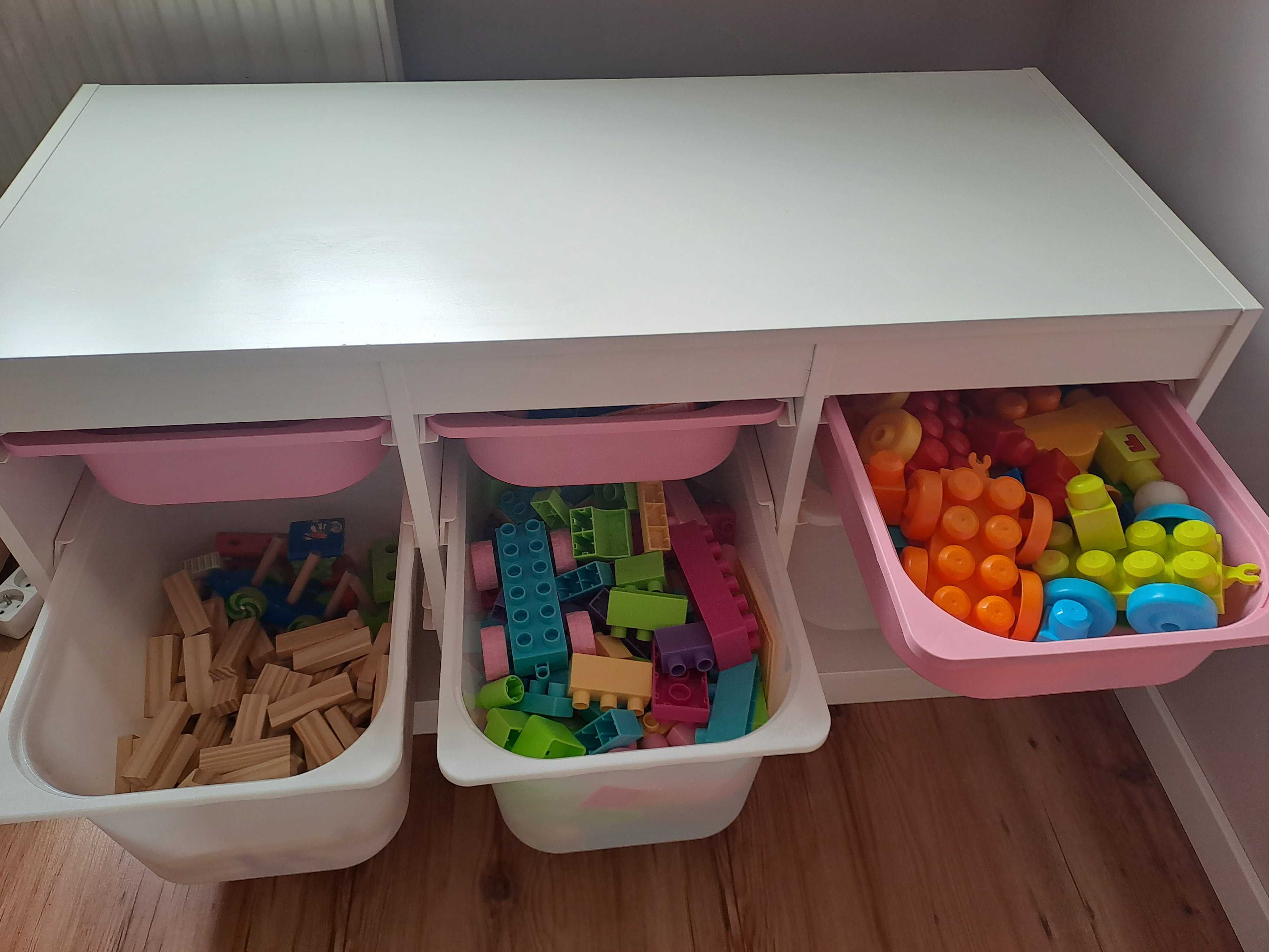 Regał Ikea wraz z klockami