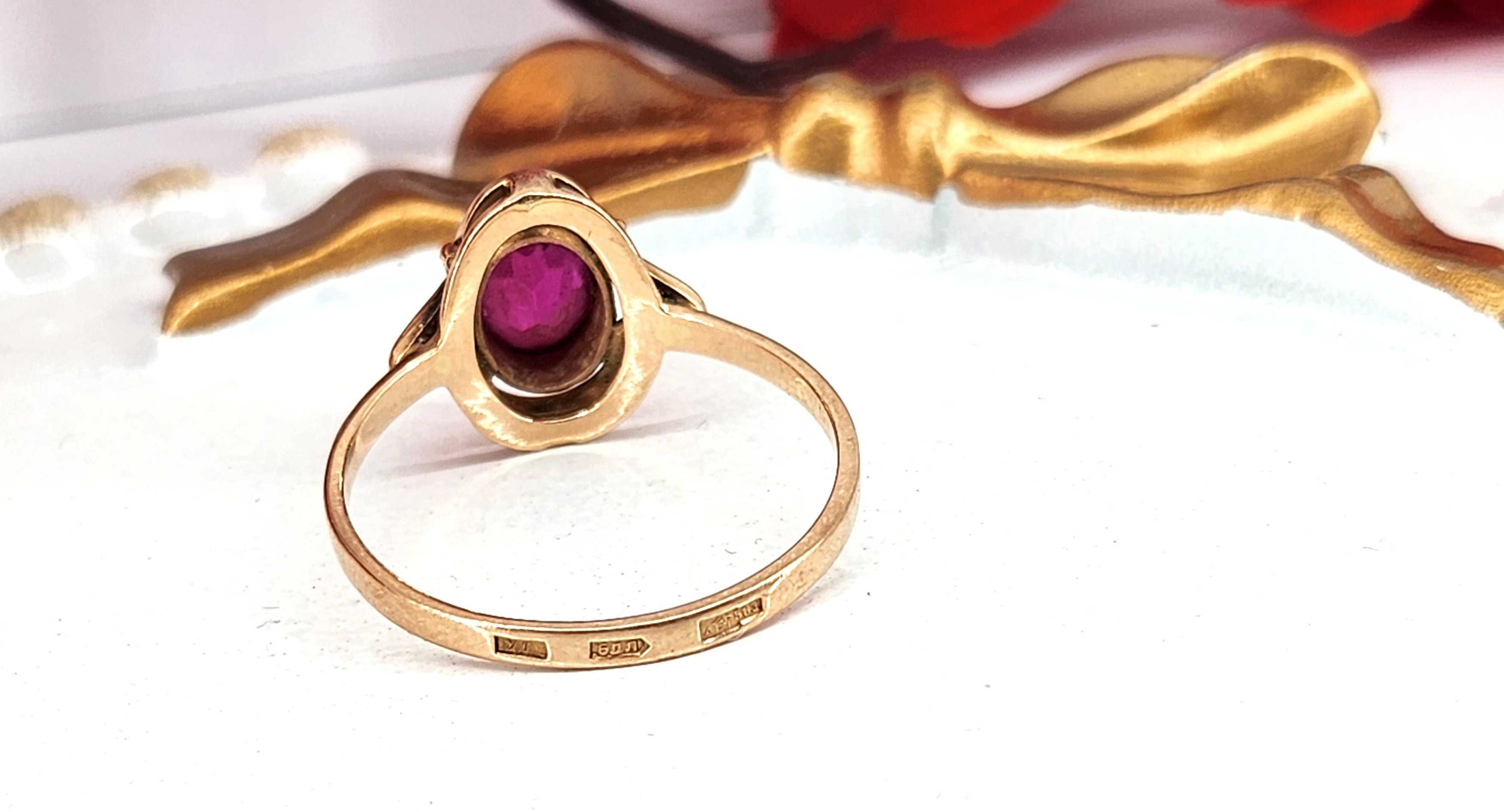 ELEGANCKI ZŁOTY PIERŚCIONEK z różowym oczkiem 2,77G 585 vintage R.19