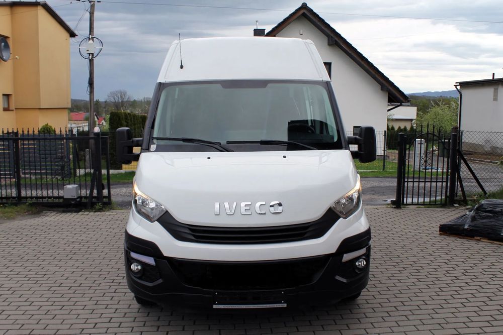 Iveco DAILY 35S14 6 MIEJSCOWY BRYGADOWY  BARZO ŁADNY 2287 cm 136 koni 6 miejscowa brygadówka serwisowany.