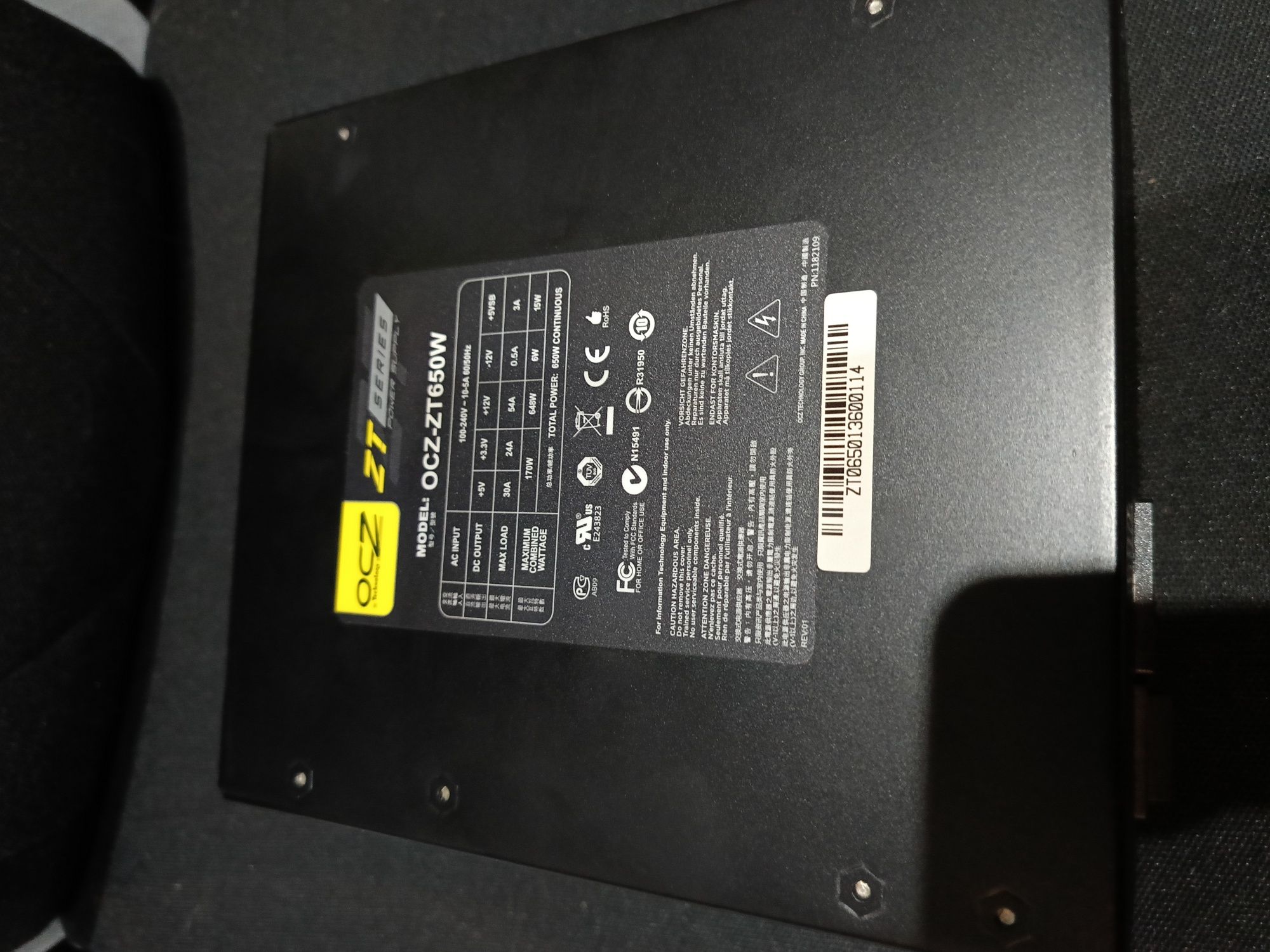 Zasilacz ZT Series 650W + okablowanie