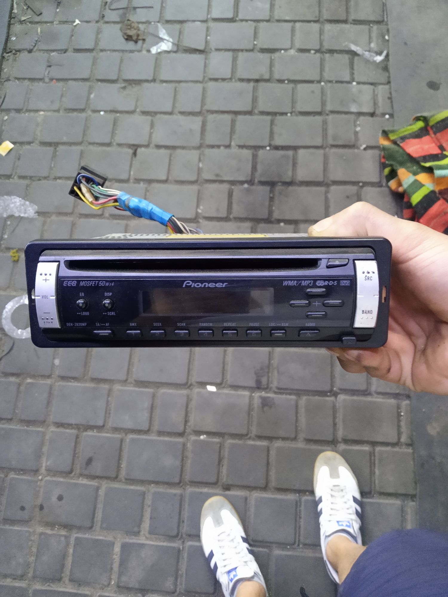 Sony CDX-GT29EE, Pioneer DEH-2820MP