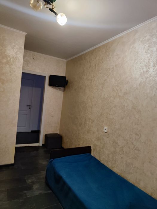 У будинку - оренда 1- к  комунальні враховано!!