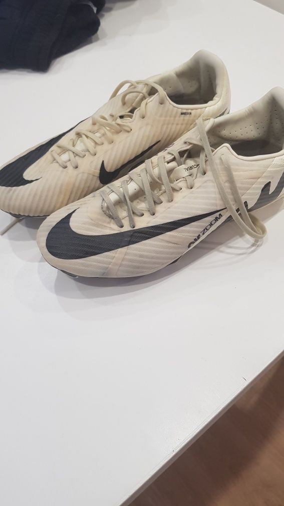Vendo chuteiras Nike como novo.