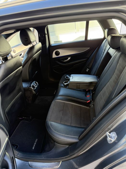 Mercedes-Benz E220 AMG