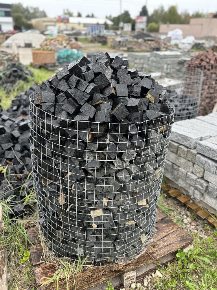 KOSTKA BAZALTOWA ŁUPANA 4x6, 7x9, 8x11 Czarny Granit Szwed Bazalt Grys
