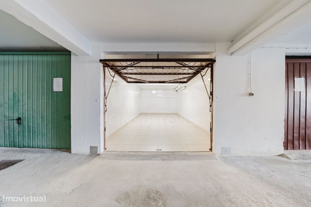 Garagem Fechada – Peniche (Perto Da Praia)