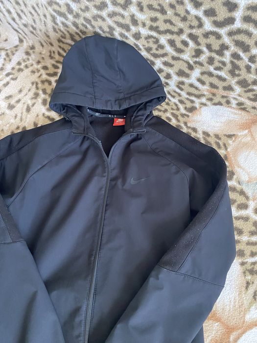 Продам куртку Nike демісезон