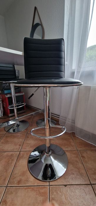 Stół wysoki plus dwa krzesła