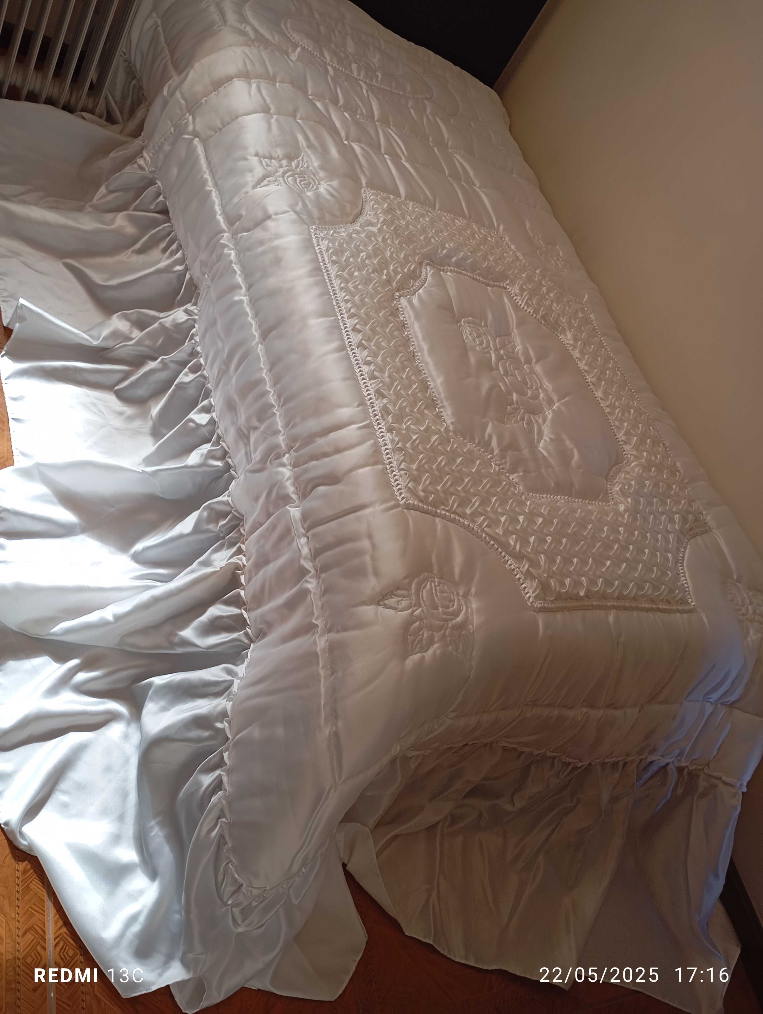 Colcha em cetim para cama de casal