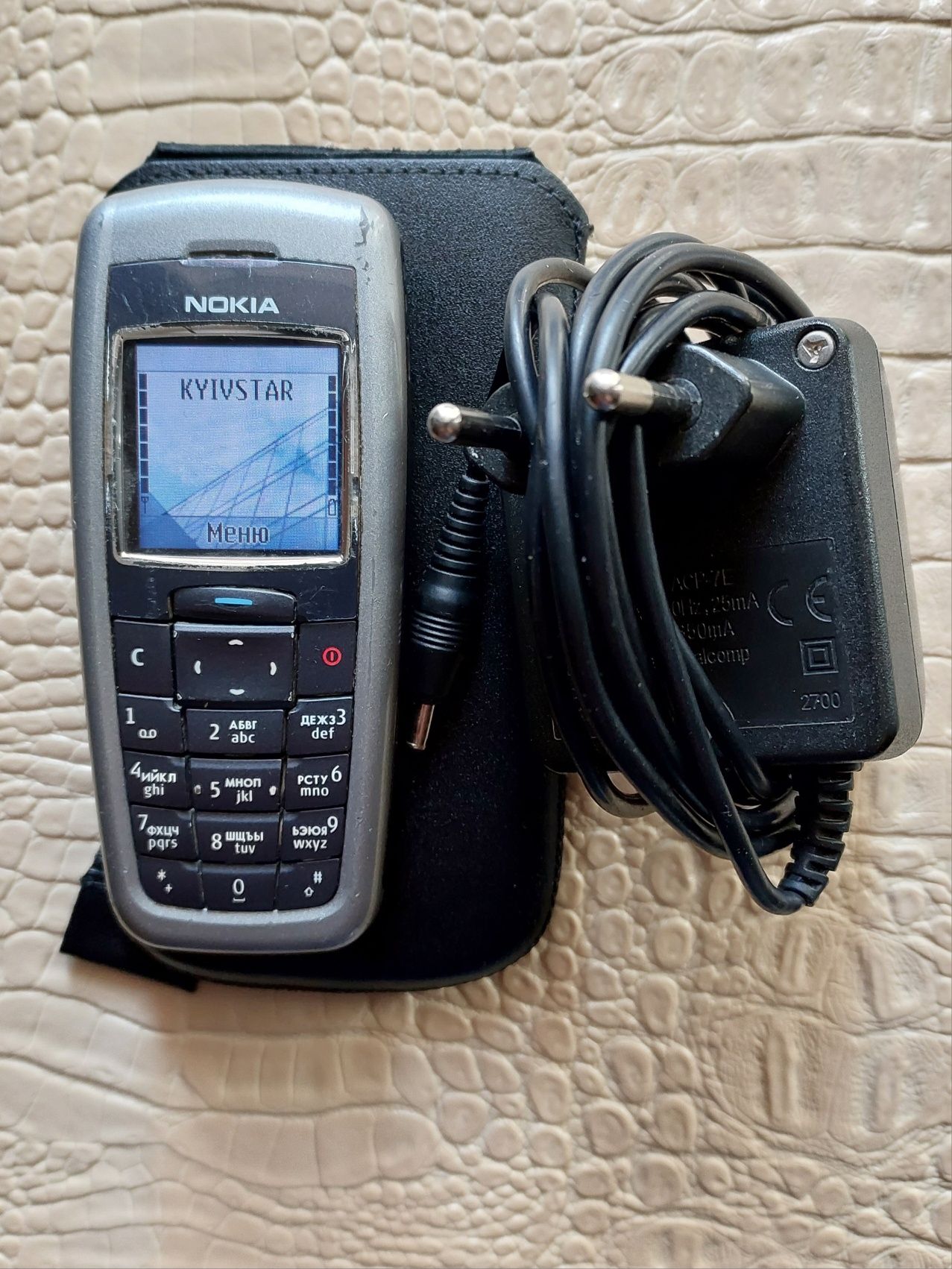 Мобильный телефон Nokia 2600 рабочий с батареей, зарядкой, чехлом
