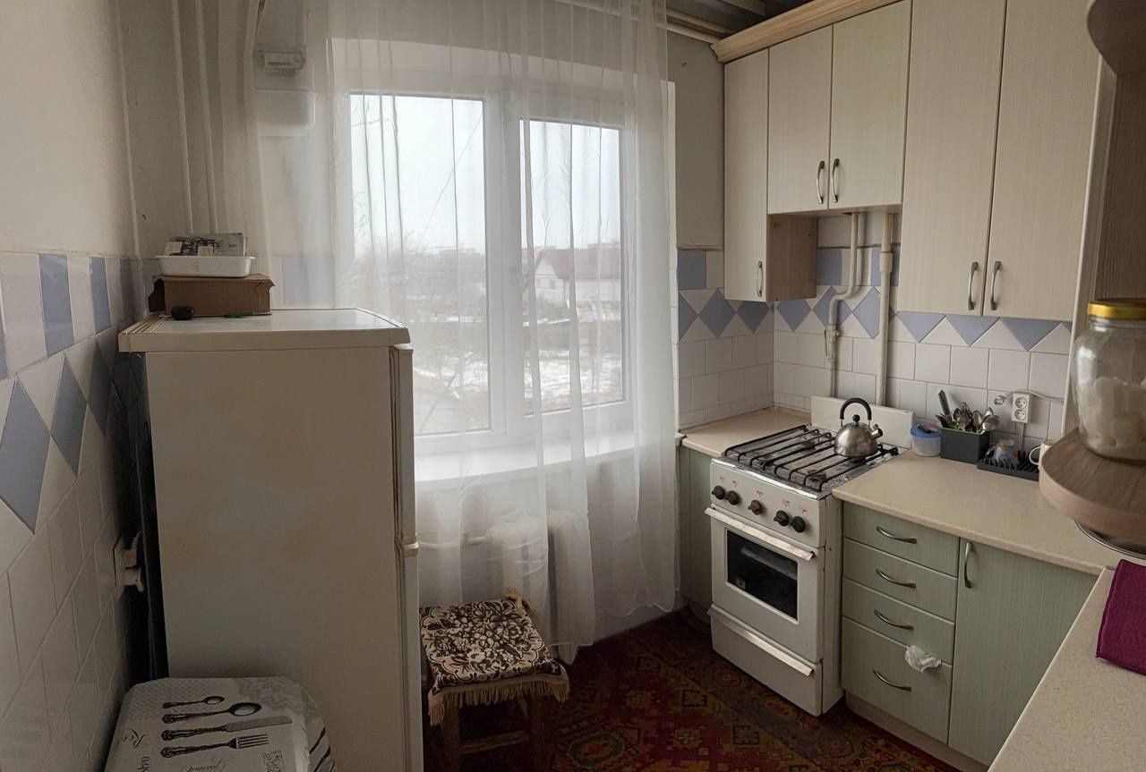 Продаж 1 км.кв., +гараж у дворі дому, без посередників