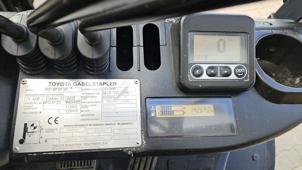 Wózek Widłowy Toyota FD830 DUPLEX Wolny skok terenowy Diesel Przesuw