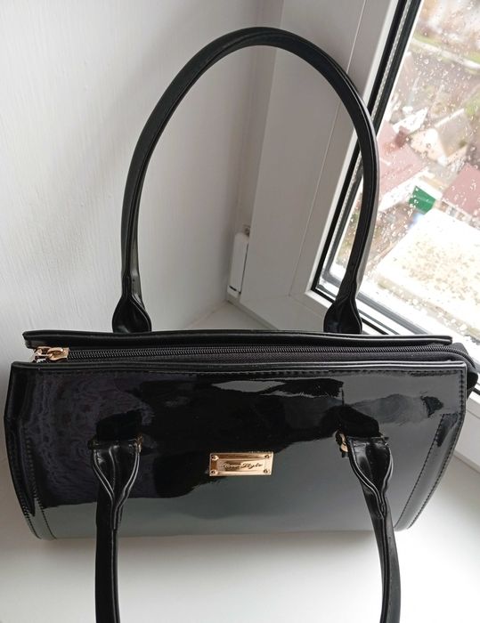 Красива сумка  в діловому стилі