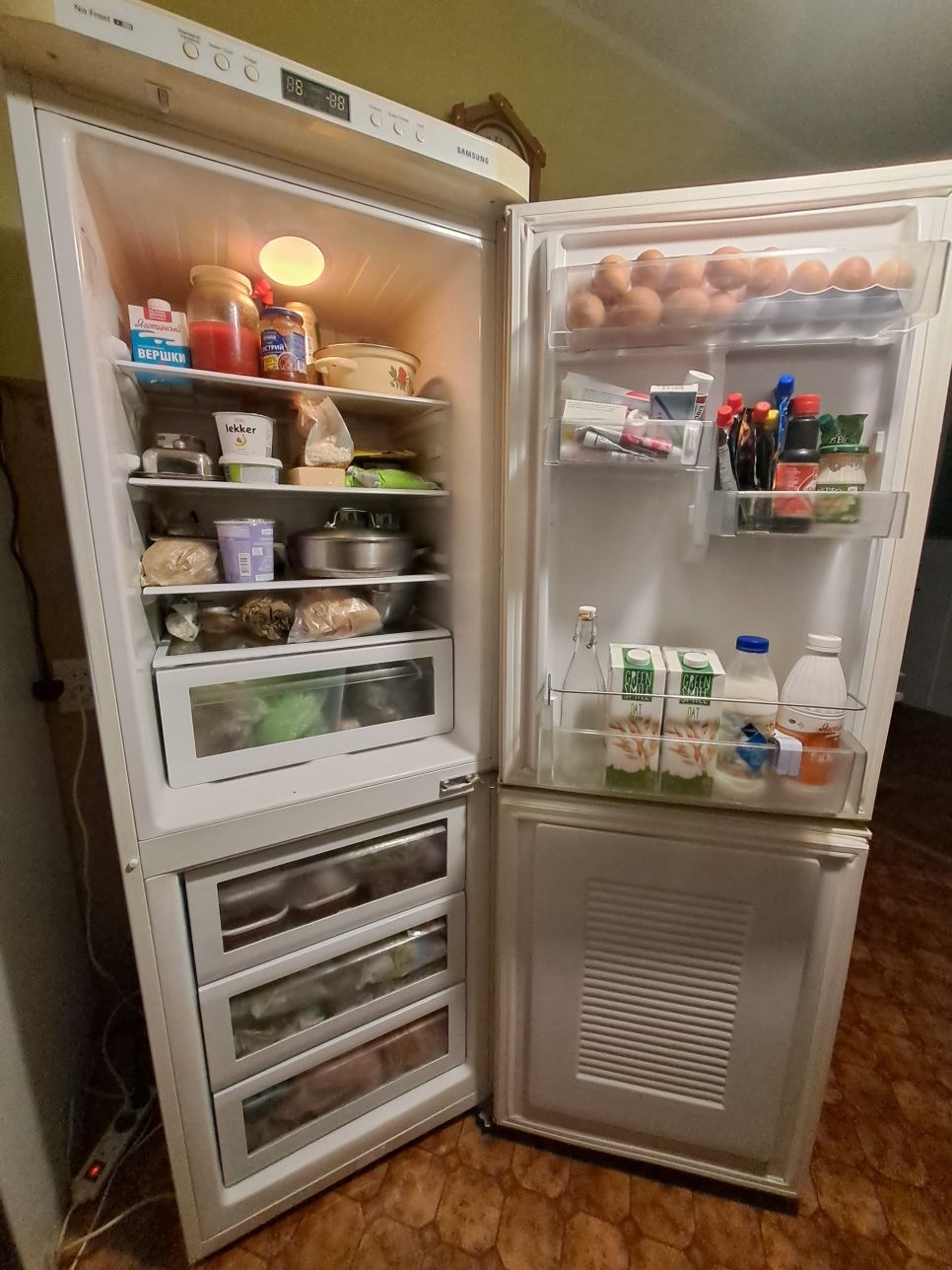 Холодильник з морозилкою Samsung NO FROST 1.75×60 домашній робочий