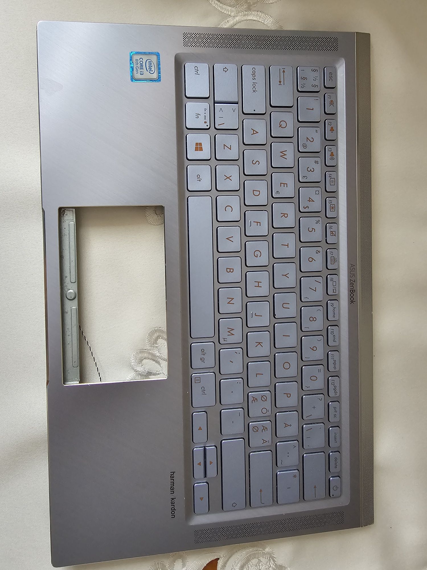 Asus UX431D palmrest