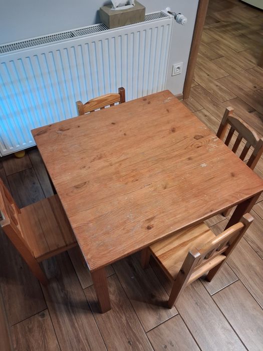 Stoliki 75x75cm plus 4 krzesełka