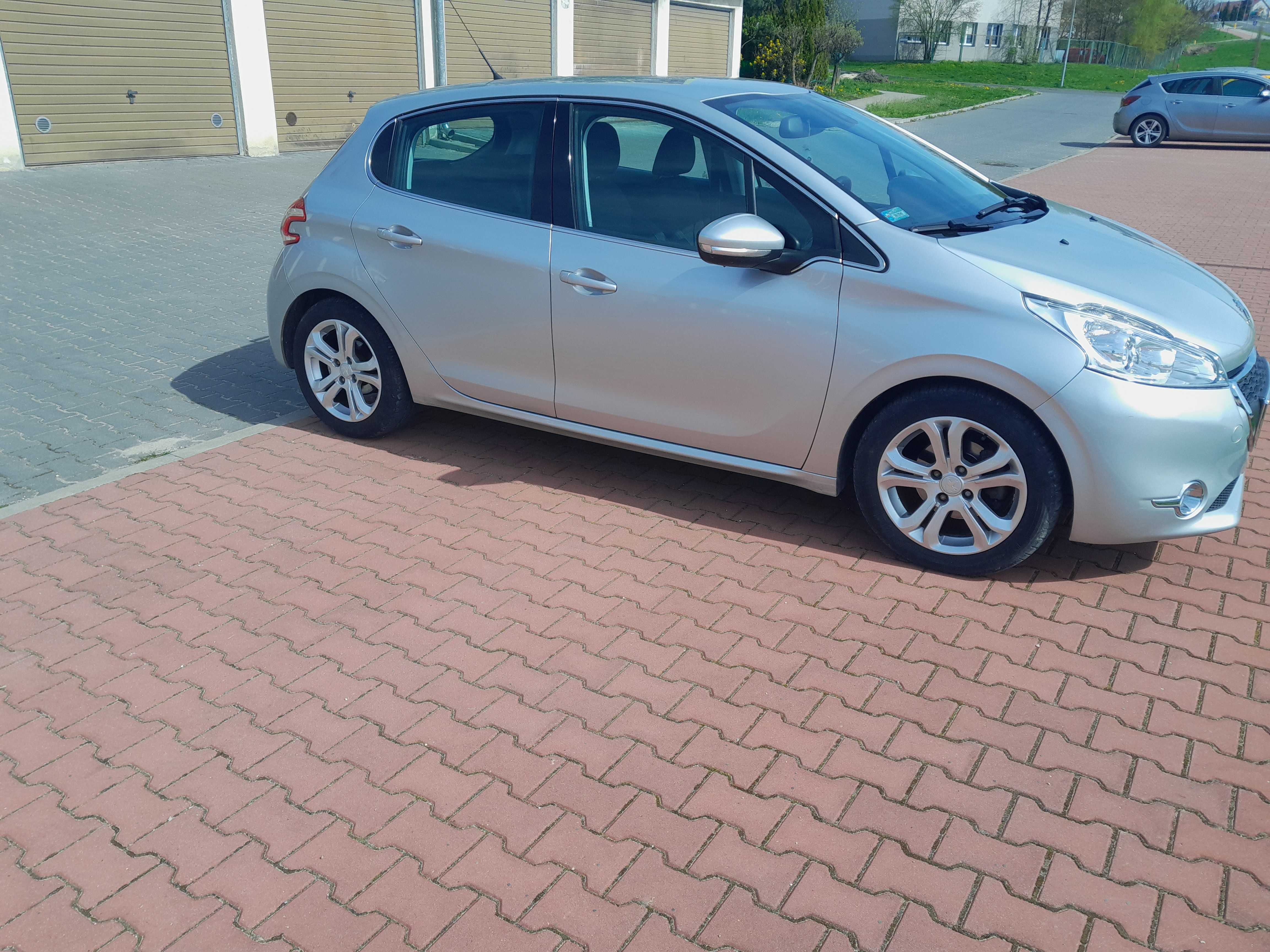 PEUGEOT 208 1.6hdi Stan idealny.