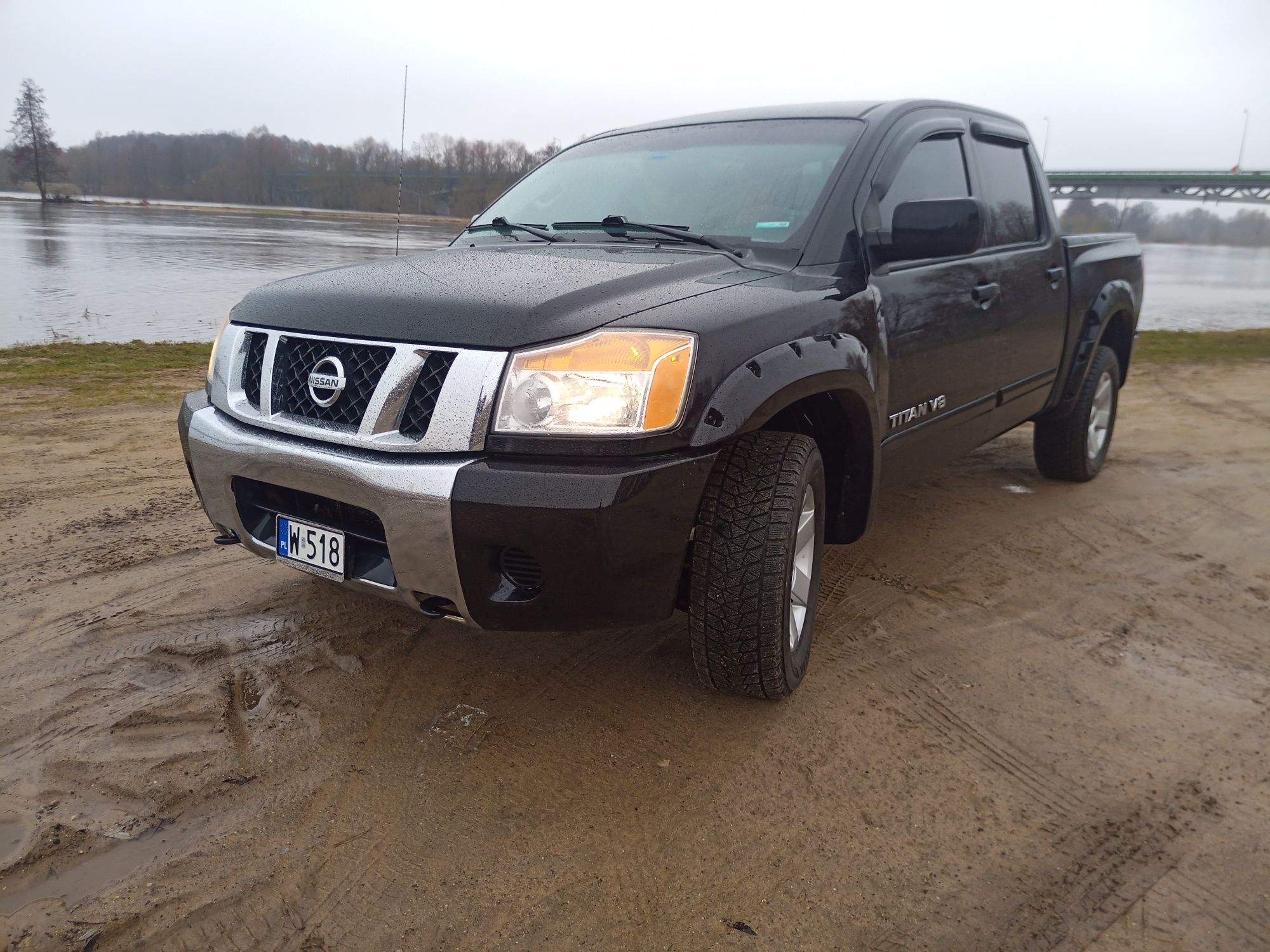 Nissan Titan 5.6 V8 pikap