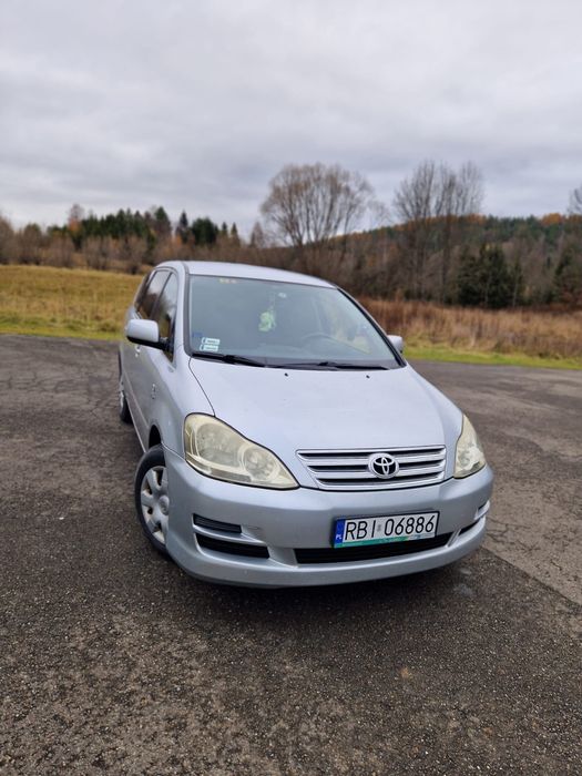 TOYOTA Avensis Verso D-4D