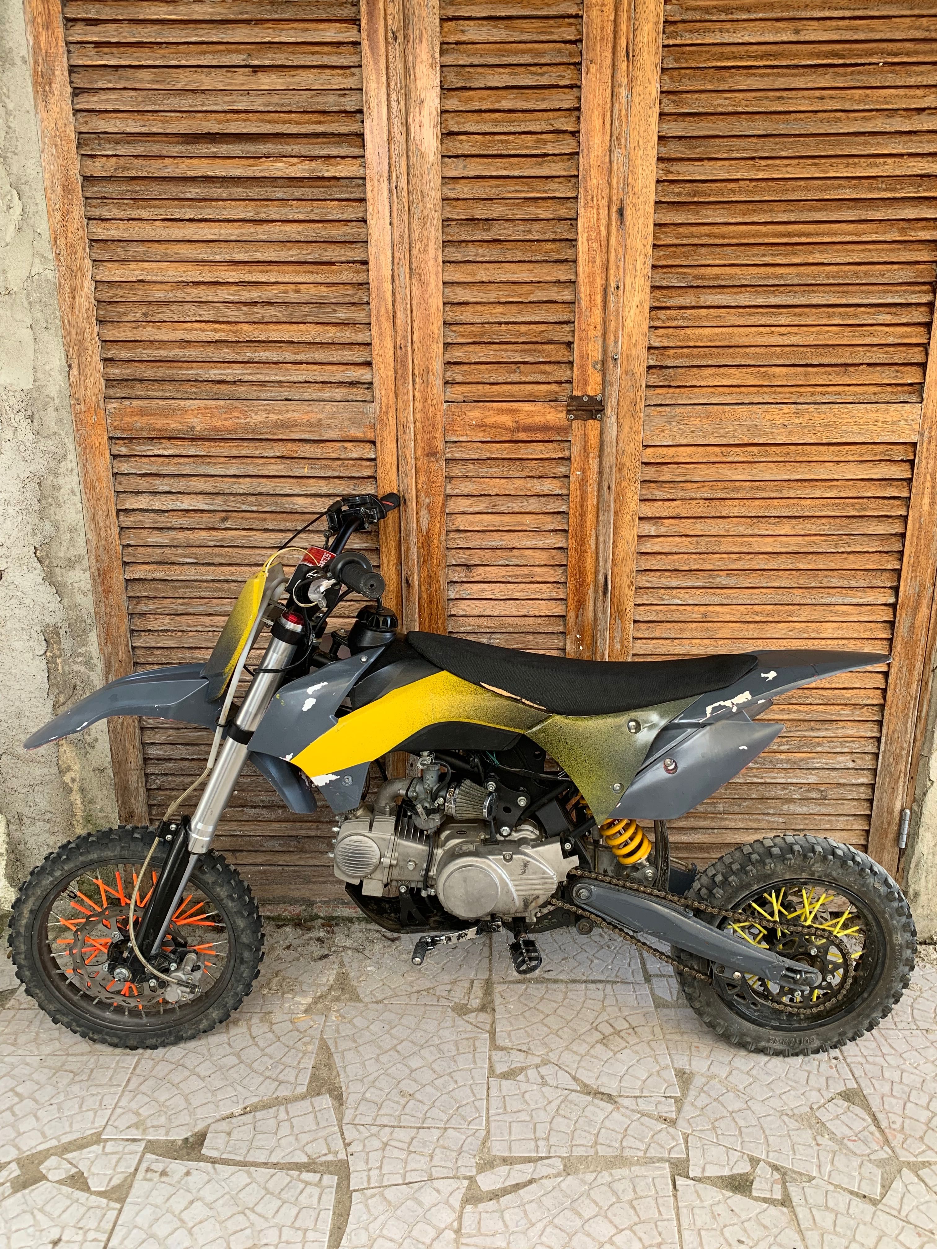 Pit bike 150cc vai com gasolina e ofereço oleo