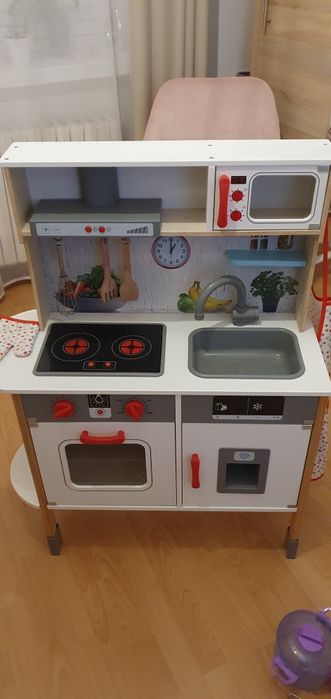 Kuchenka, akcesoria i lodówka