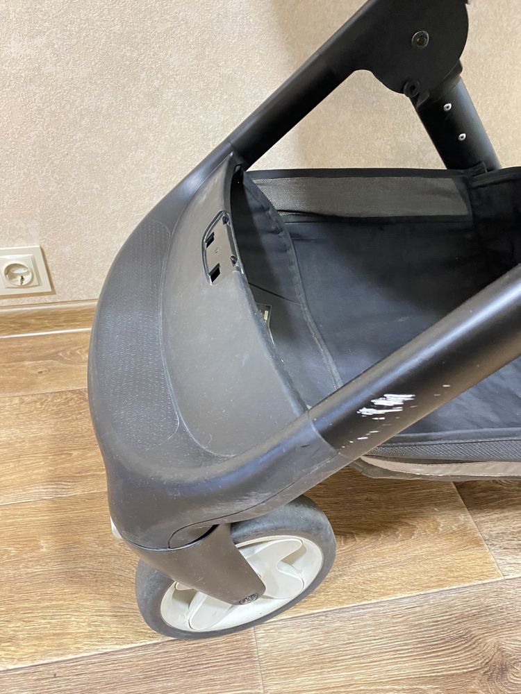 Коляска Stokke crusi с черным шасси