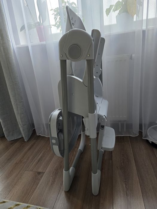 Krzesełko do karmienia MOMI