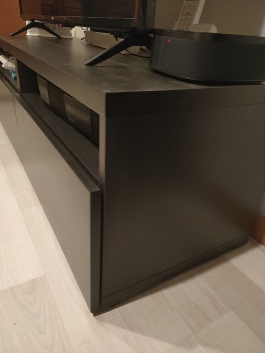 Móvel TV preto muito bom