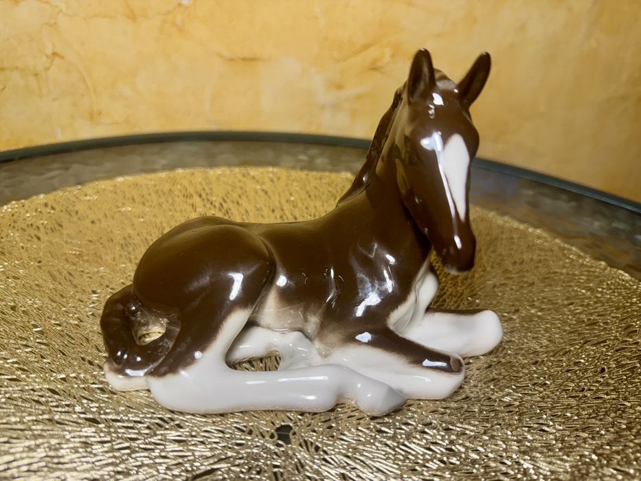 Porcelanowy źrebak, Łomonosow