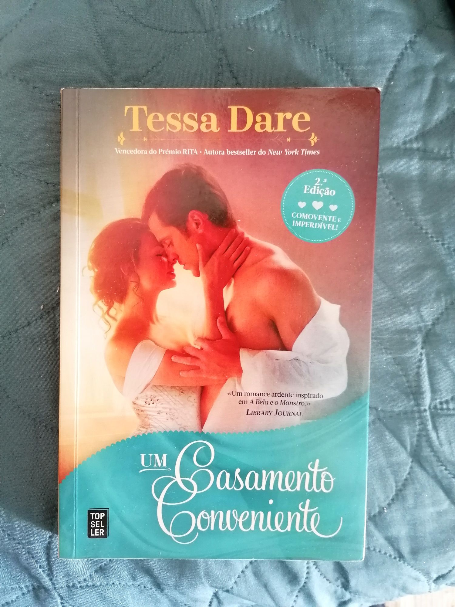 Livro "Um casamento conveniente" de Tessa Dare