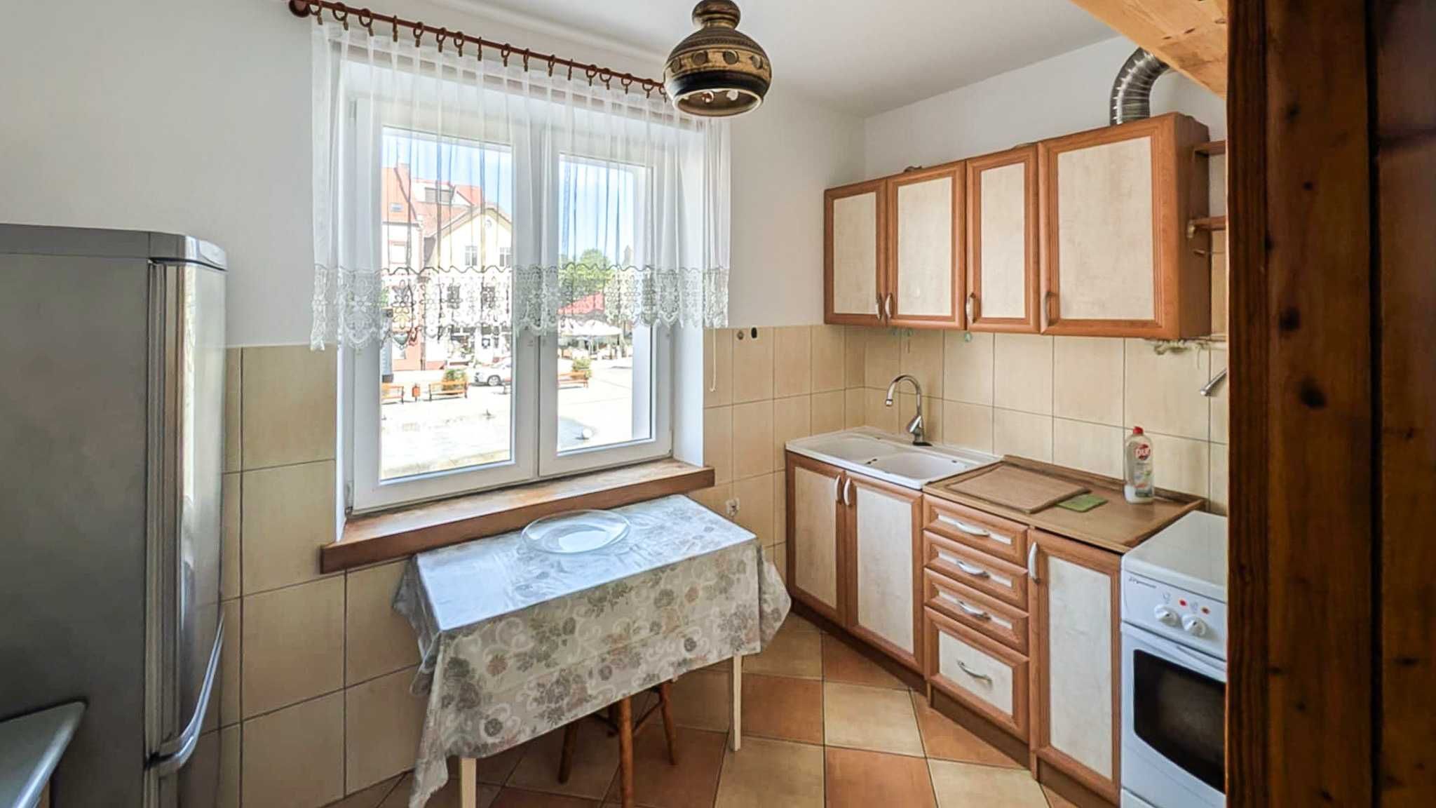 Sprzedam mieszkanie 2-pok. z balkonem, 1 piętro. – świetna lokalizacja