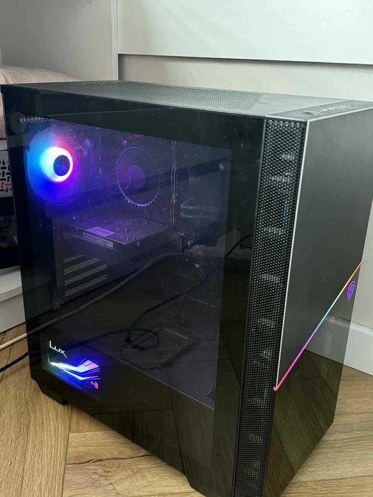 Komputer gamingowy Intel Core i3-12100 f, 8gb ram, AMD Radeon 7000 HD