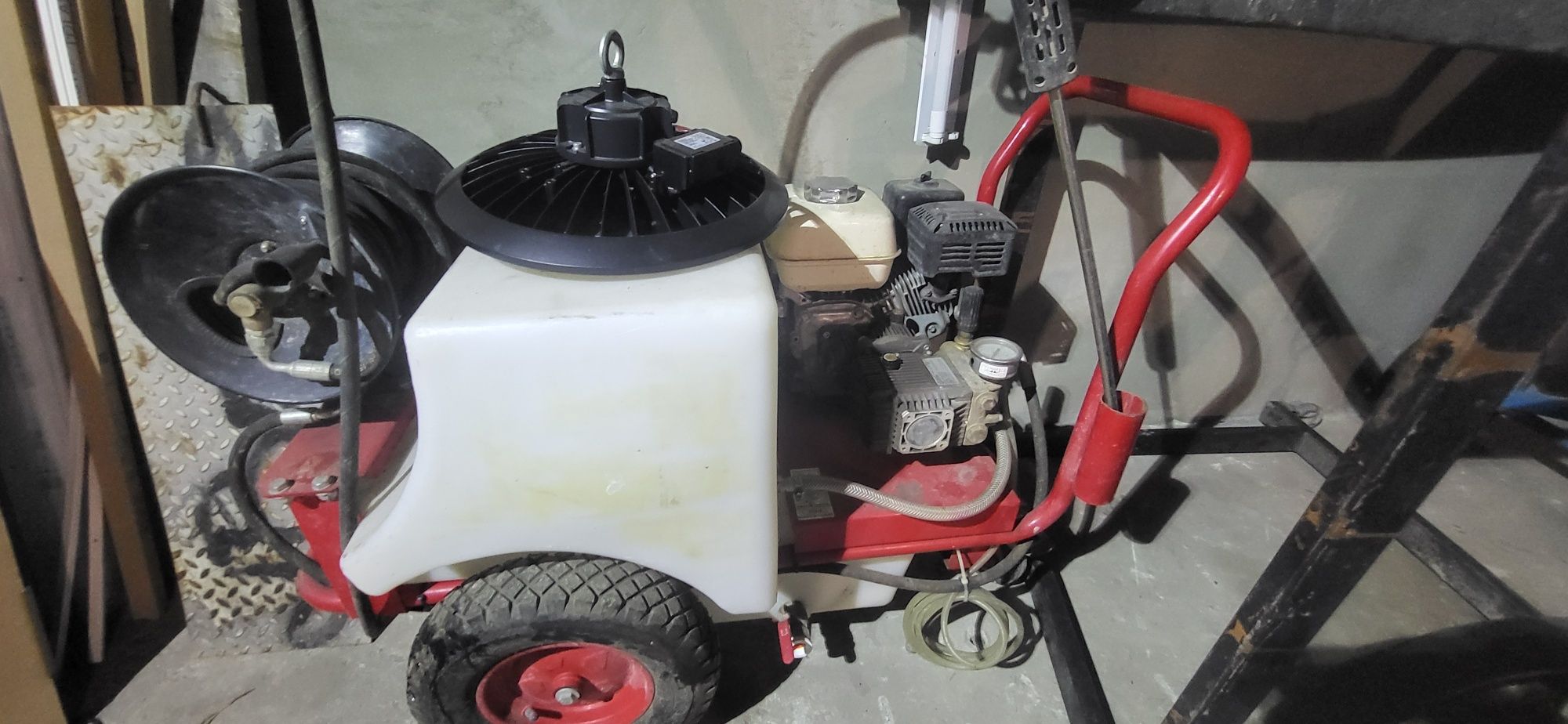 Myjka spalinowa honda że zbiornikiem na wodę mobilna karcher lanca