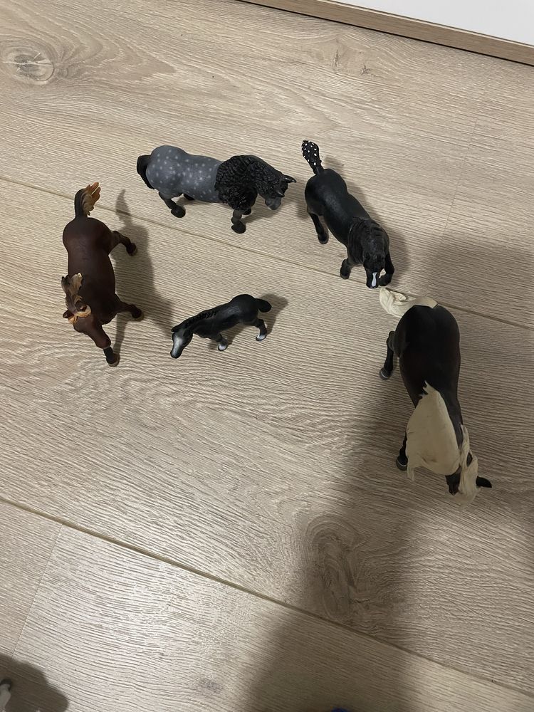 Zestaw figurek konie Schleich + dodatki