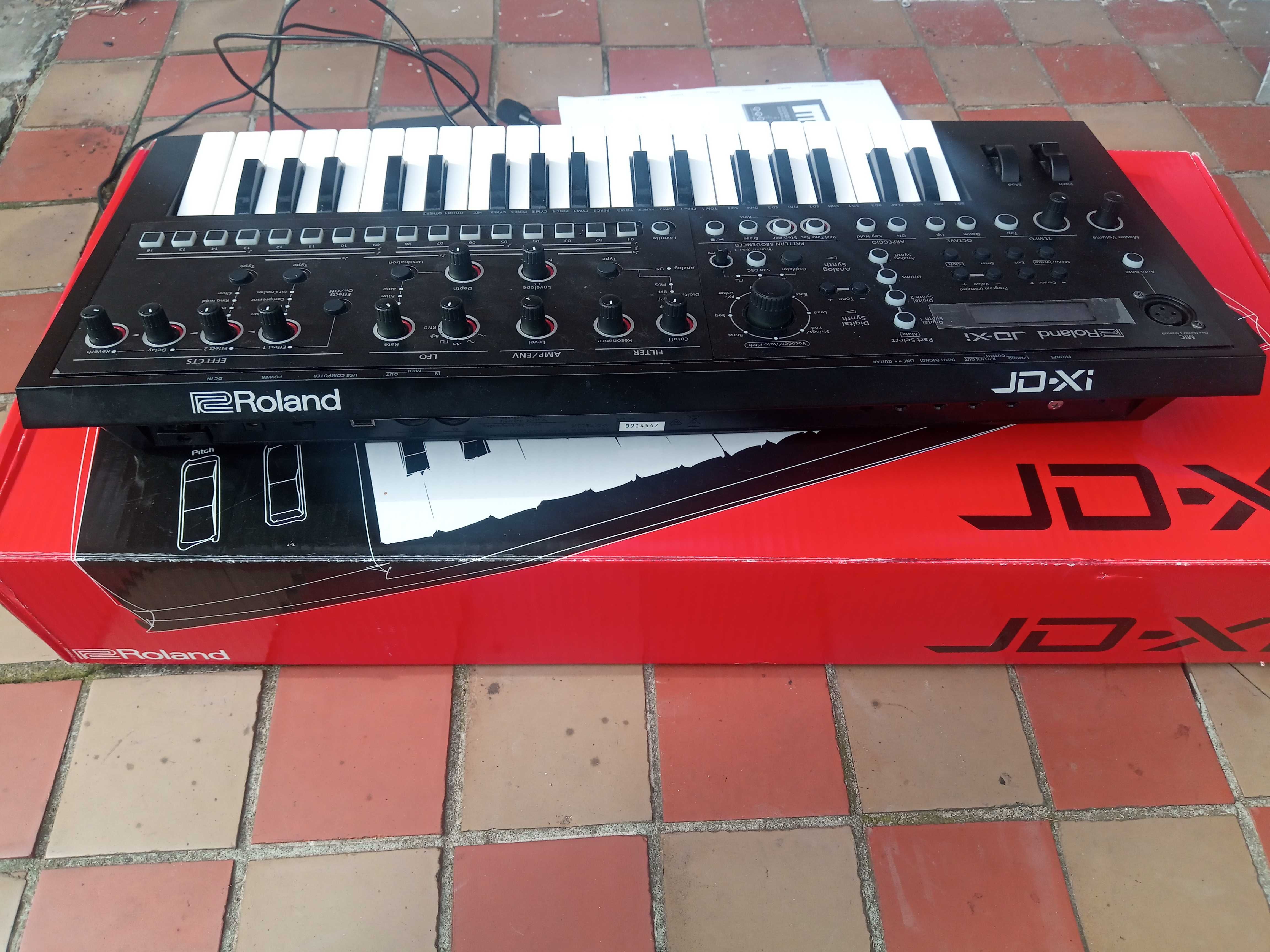 Синтезатор Roland JD-Xi