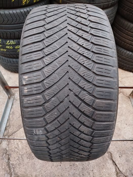 Opona 1szt 295/40/21 111V Yokohama BluEarth Winter V906 SUV 2021