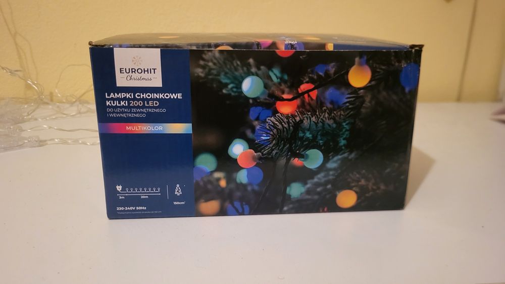 Sztuczna choinka 2m,wygląda jak prawdziwa,wraz z ozdobami,