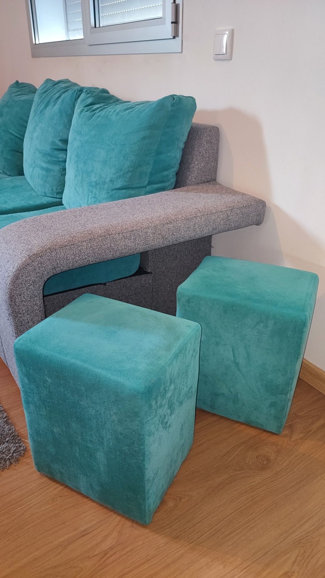 Sofá com chaise long como novo