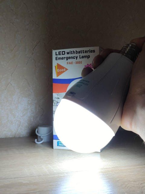 Аварийная светодиодная лампа 20W с аккумулятором 18650 опт и роздриб