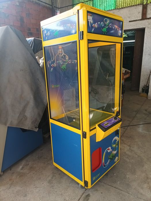 Máquina tipo Grua Crane Diversão Peluches Brindes Expendedora