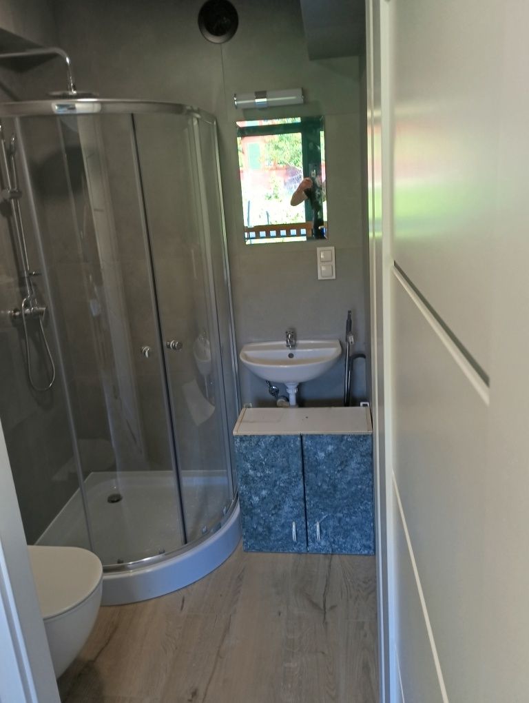 Wynajmę 3 apartamenty nad jeziorem z linią brzegową na Kaszubach.
