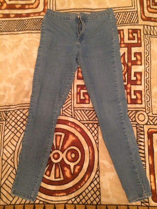 Джинсы обтягивающие