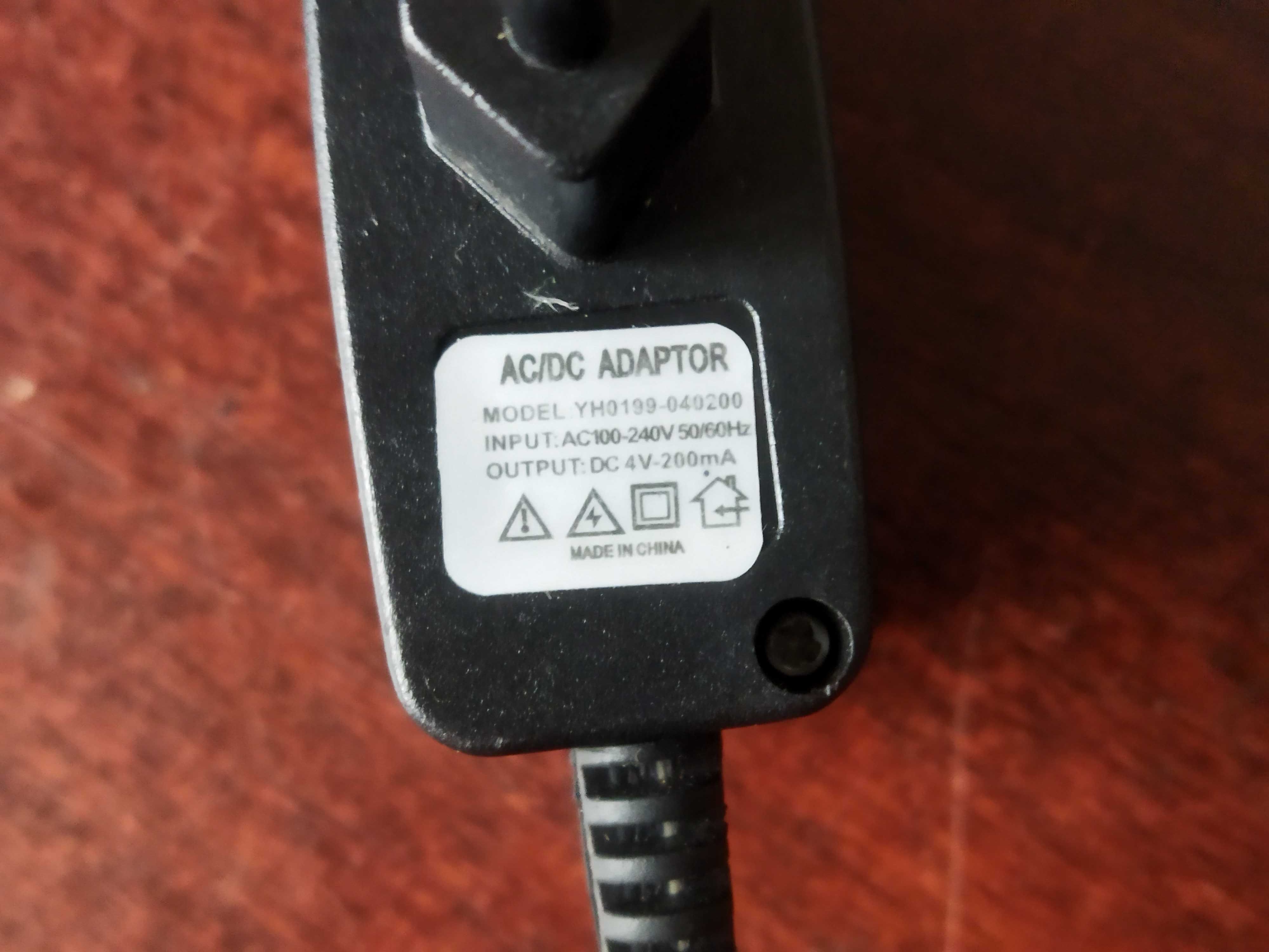 Зарядное устройство AC\DC Adapter 4V 0.2Ah аккумулятора игрушки.